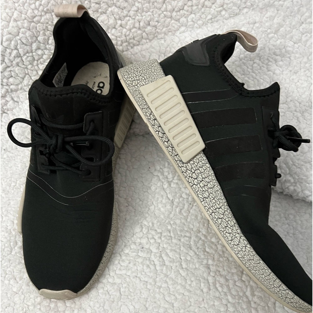 Adidas Men’s NMD_R1 Originals Size 7 Black Gray 9.5